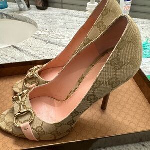 AUTHENTIC Gucci shoes- matching wallet on sale too!